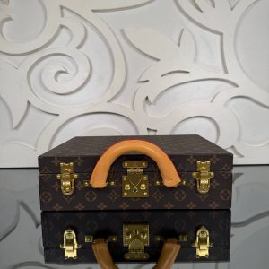 Кейс у класичній канві