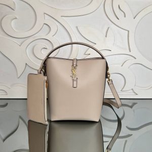 Small Hobo Bag in Smooth Leather
